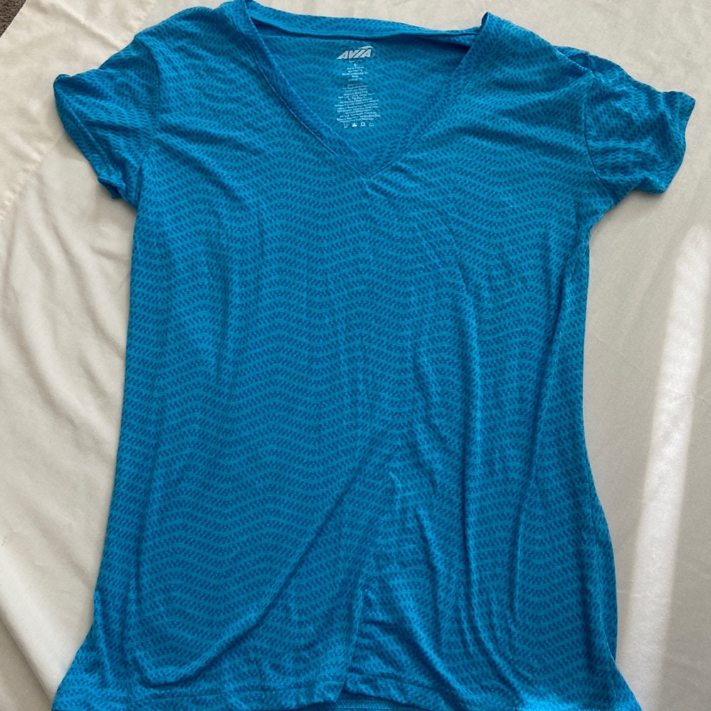 Gently used Women’s size small Avia workout tee